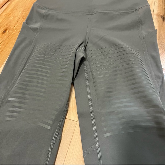 Light green lululemon leggins - Picture 2 of 6